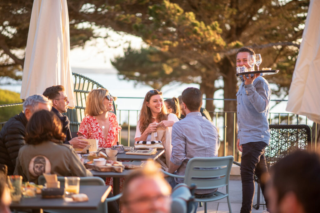 Terrasse Nessay - Tourisme Bretagne