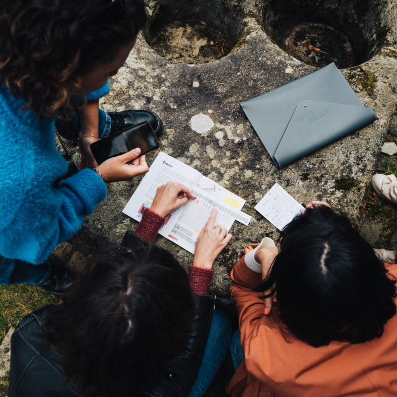 Groupe jouant au Mystère Abgrall